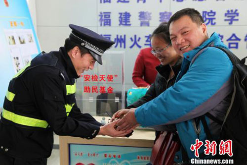 Fuzhou railway police traces luggage for Taiwan traveler