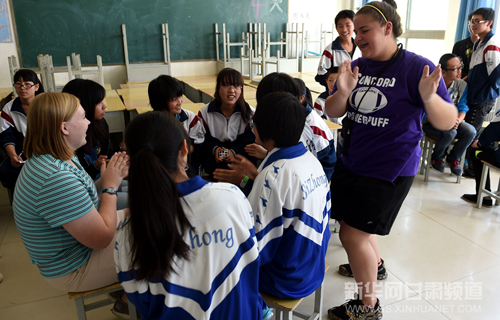Charity volunteers teach English in Baiyin