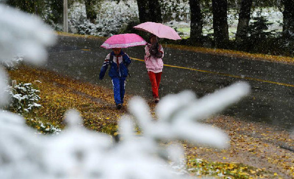 Cold wave brings first snowfall this autumn to Gansu province