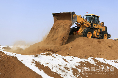 Gansu builds new highway across Tengger Desert