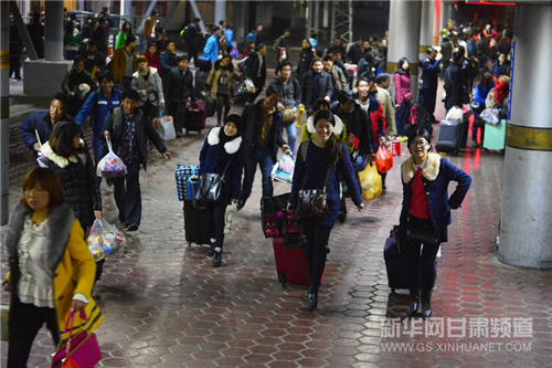 Westbound train for migrant workers departs from Gansu station