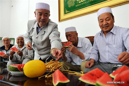 Muslims in Gansu gather to celebrate Eid al-Fitr