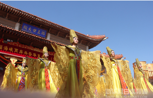 Taiwan people come to worship goddess in Gansu