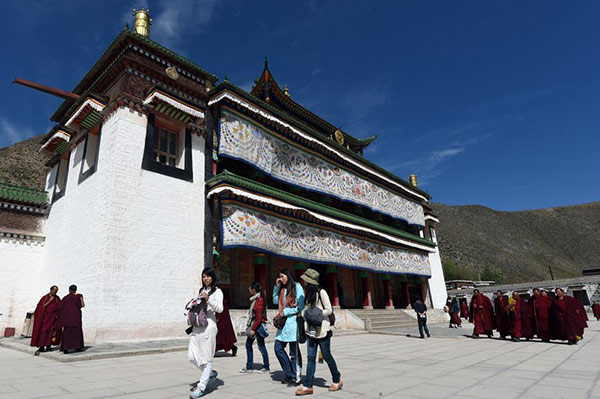 Buddha halls restored in China's major Tibetan Buddhist Monastery