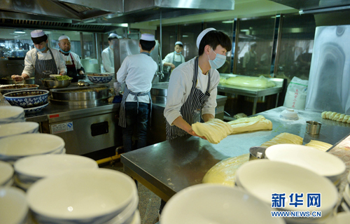 Comfy restaurants draw customers in Lanzhou