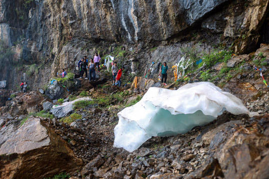 Tibetan people 'worship water' for good luck