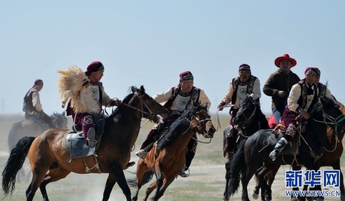 Kazakhs take to the prairie to celebrate their culture