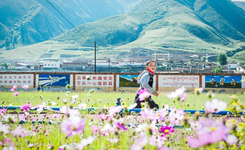 School life of pupils in NW China's Gansu