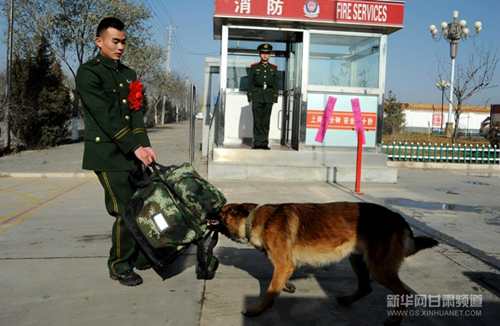 Touching scenes in Gansu when veterans leave the troops