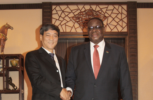 Ren Jianguo calls on President of Malawi