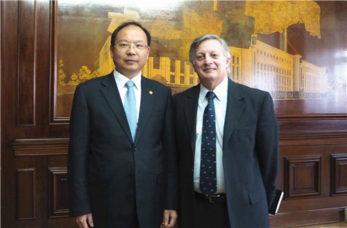 Chen Xiaohua meets with Argentine Minister of Energy and Mining