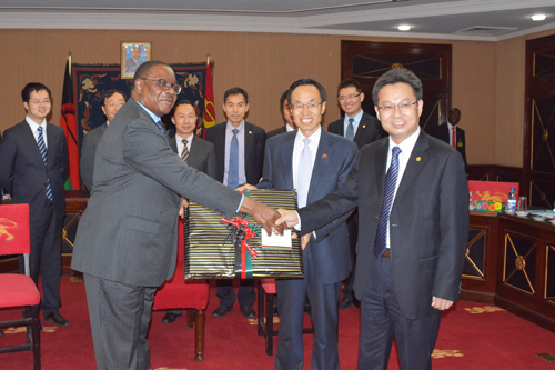 Wang Yimin visited President of Malawi
