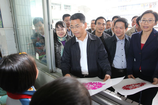 Wang Zhongbing: Education is a top priority for government