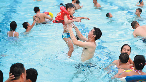 Heat wave hits Zhanjiang