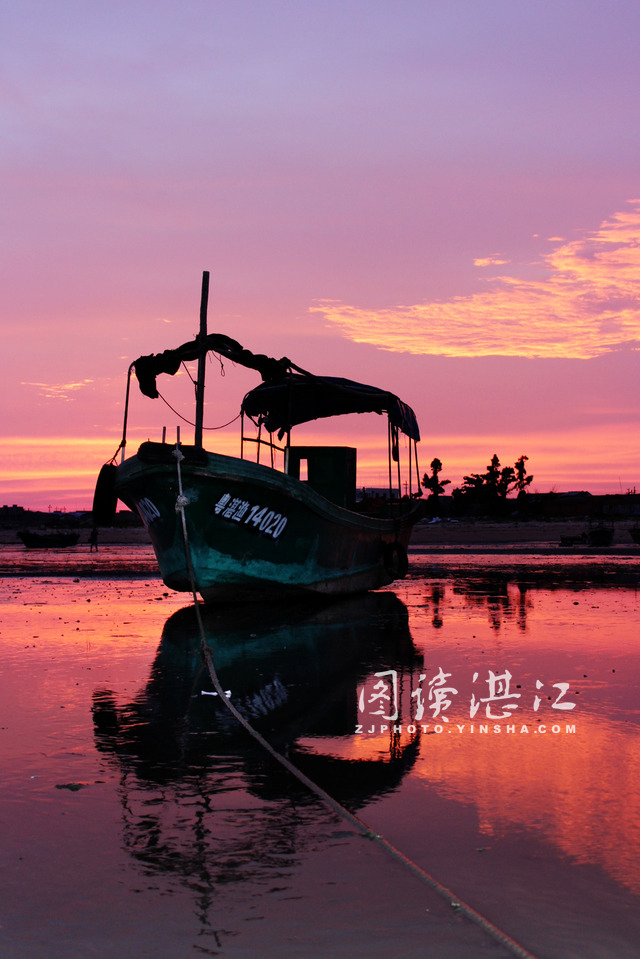 Capturing beautiful sunset on Donghai Island