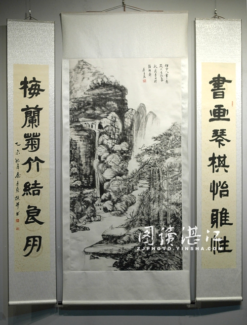 Zhanjiang holds women's calligraphy and painting exhibition