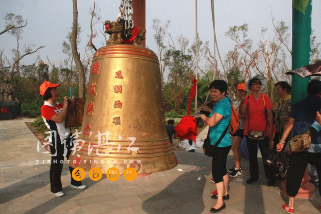 Thousands of residents go on mass hiking in Zhanjiang