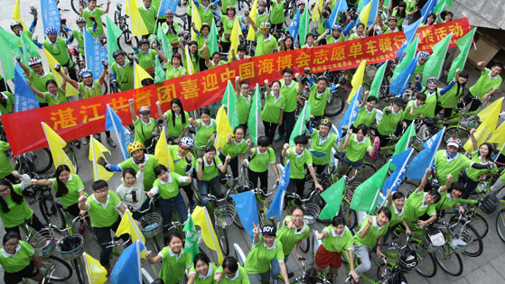 Volunteers ride to popularize marine economy expo