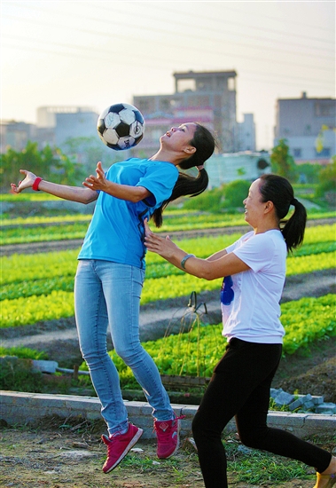 Women's football team challenge men rivals
