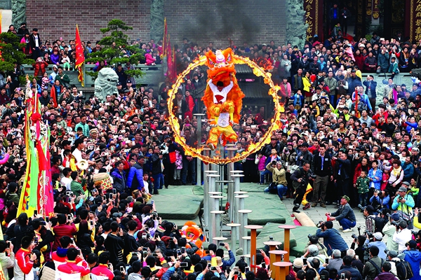 Folk customs add fervor to Spring Festival