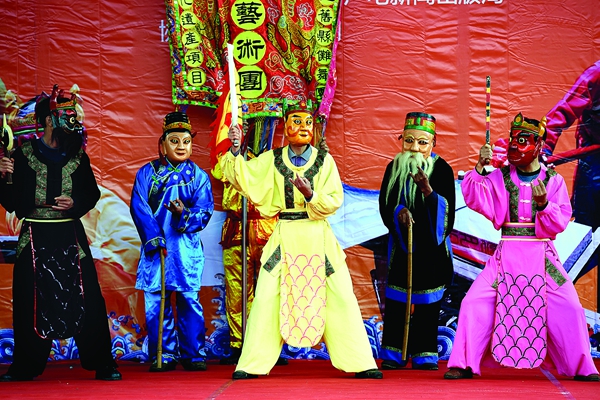 Folk customs add fervor to Spring Festival