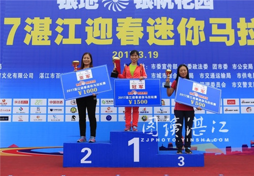 Runners brave rain for Zhanjiang mini-marathon