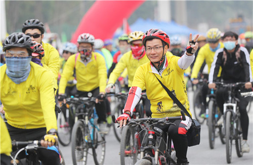 Riders embrace new Zhanjiang highway