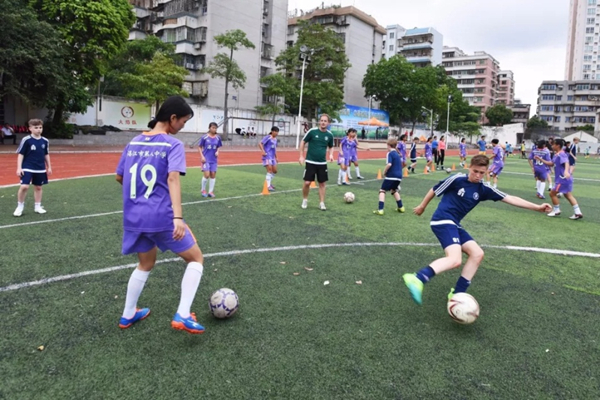 Youth friendly match forges closer Sino-British ties