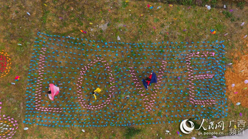 Paper windmills add color to Jinchengjiang