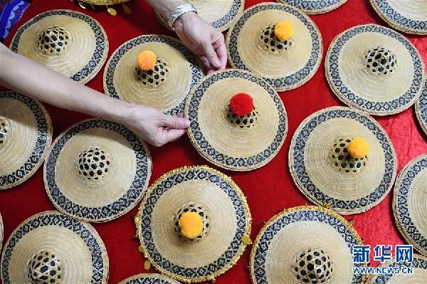 Maonan bamboo hats showcase ethnic culture