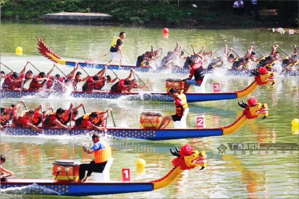 Huanjiang wins Guangxi's dragon boat series