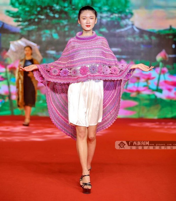 Silk culture fashion show staged in Yizhou