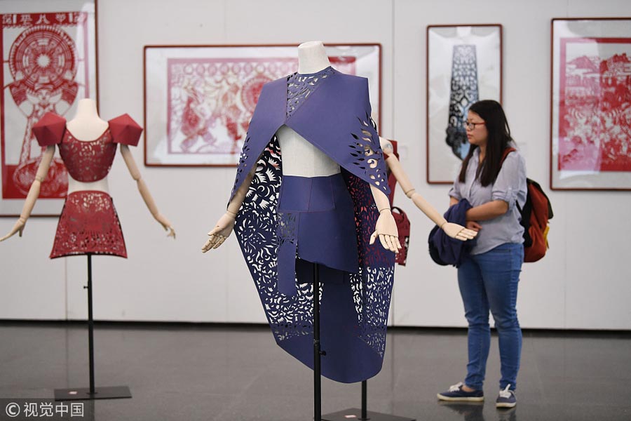 Exhibition in Guiyang blends traditional paper-cutting with fashion