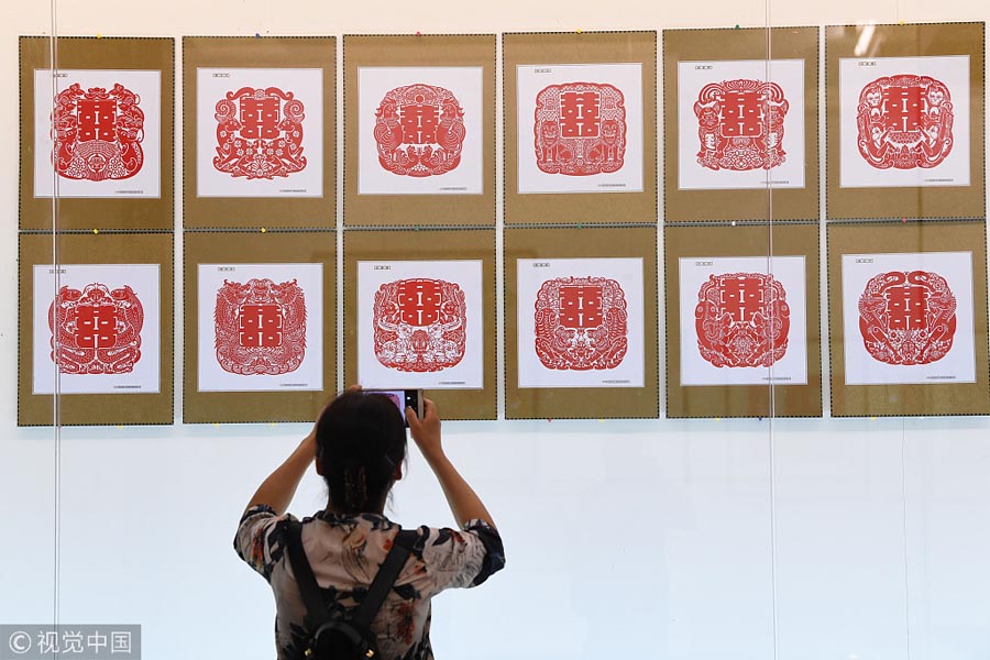 Exhibition in Guiyang blends traditional paper-cutting with fashion