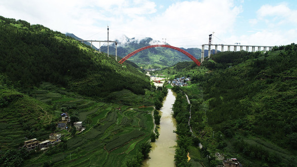 Longest span arch bridge achieves new milestone in Guizhou