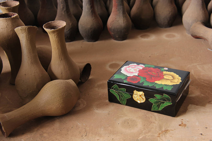 Discover beauty of Dafang's lacquerware