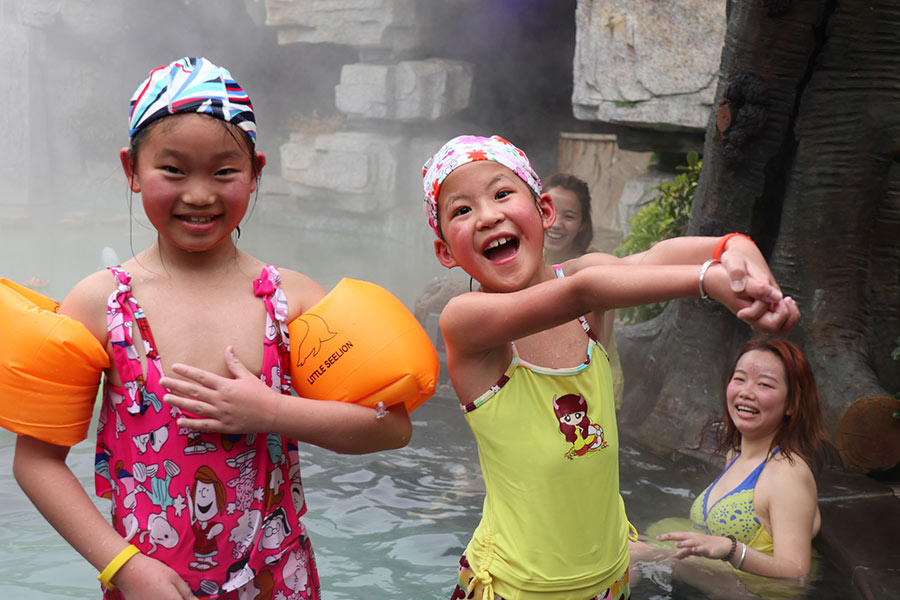 Guizhou's springs become hot attraction at home and abroad