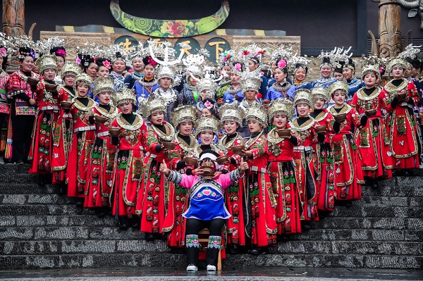 World's longest table banquet held in Guizhou