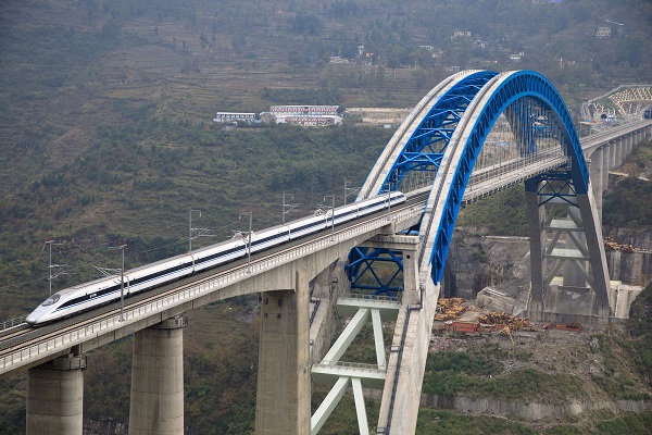 Bullet train conducts test run on Chengdu-Guiyang railway