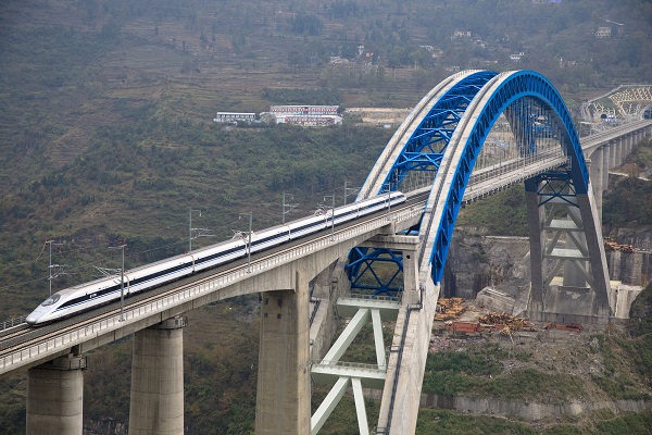 Bullet train conducts test run on Chengdu-Guiyang railway