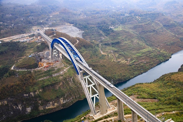 Bullet train conducts test run on Chengdu-Guiyang railway