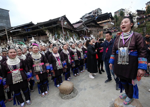 Dong song singalong keeps ethnic culture strong