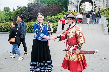 Ancient town in Guizhou delights foreigners
