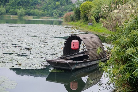 Ancient town in Guizhou delights foreigners