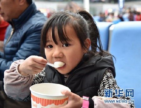 Tangyuan dished out for rail passengers
