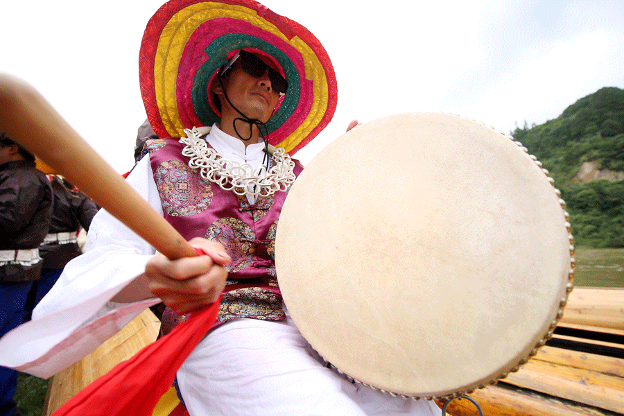 Miao 'Dragon-Boat Festival' celebrated in Guizhou