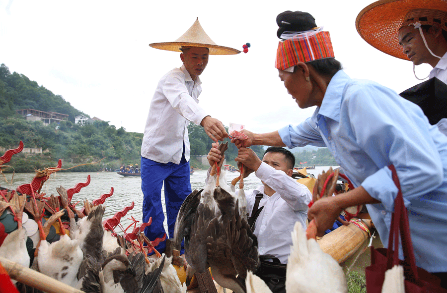 Miao 'Dragon-Boat Festival' celebrated in Guizhou