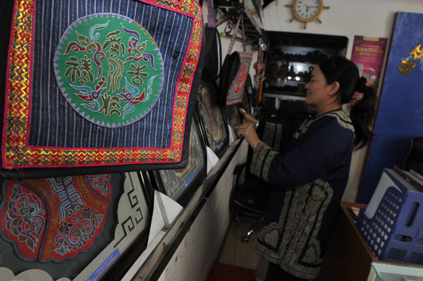 Horsetail embroidery: a 'living fossil' of Chinese embroidery