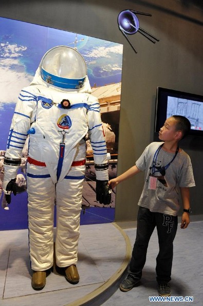 Scientific exhibition on lunar exploration opens in Guiyang