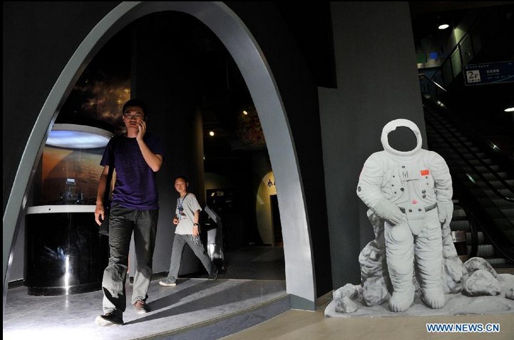 Scientific exhibition on lunar exploration opens in Guiyang